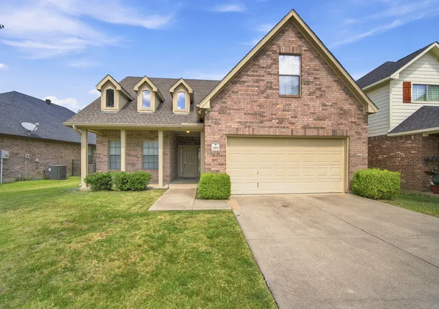 Photo 1 of Sale Pending at 3009 Shoreline Dr, Burleson, TX 76028 | MLS# 21318362 | Listing updated on 2026-09-14