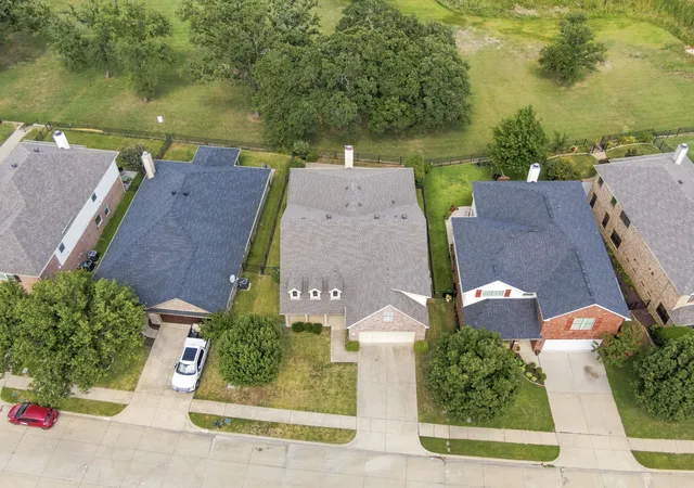 Photo 3 of Sale Pending at 3009 Shoreline Dr, Burleson, TX 76028 | MLS# 21318362 | Listing updated on 2026-09-14