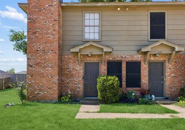 Photo 3 of Sale Pending at 221 Cambridge Dr, Saginaw, TX 76179 | MLS# 21322534 | Listing updated on 2026-09-10