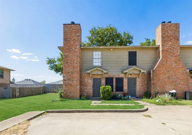 Photo 3 of Sale Pending at 221 Cambridge Dr, Saginaw, TX 76179 | MLS# 21322534 | Listing updated on 2026-09-10