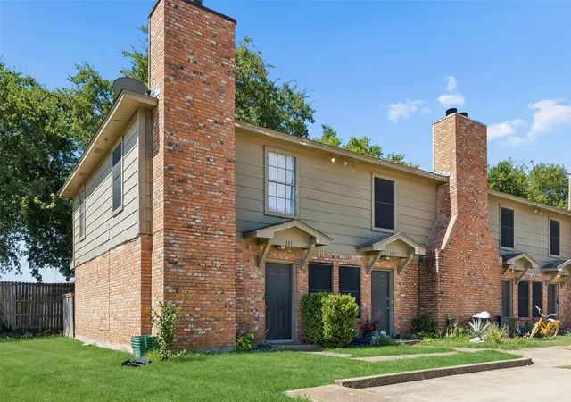 Photo 4 of Sale Pending at 221 Cambridge Dr, Saginaw, TX 76179 | MLS# 21322534 | Listing updated on 2026-09-10