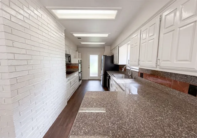 Photo 2 of Single family home for sale at 722 S Forest Ln, Duncanville, TX 75116 | MLS# 21323410 | Listing updated on 2026-09-25