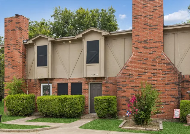Photo 2 of Sale Pending at 405 Cambridge Dr, Saginaw, TX 76179 | MLS# 21322574 | Listing updated on 2026-09-10