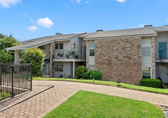 Photo 2 of Condo for sale at 2905 Lake Shore Dr #204, Waco, TX 76708 | MLS# 21318089 | Listing updated on 2026-09-10