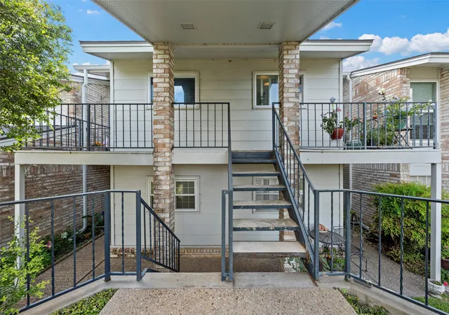 Listing Photo 4 - Condo for sale in building located at 2905 Lake Shore Dr, Waco, TX 76708 - Unit #204