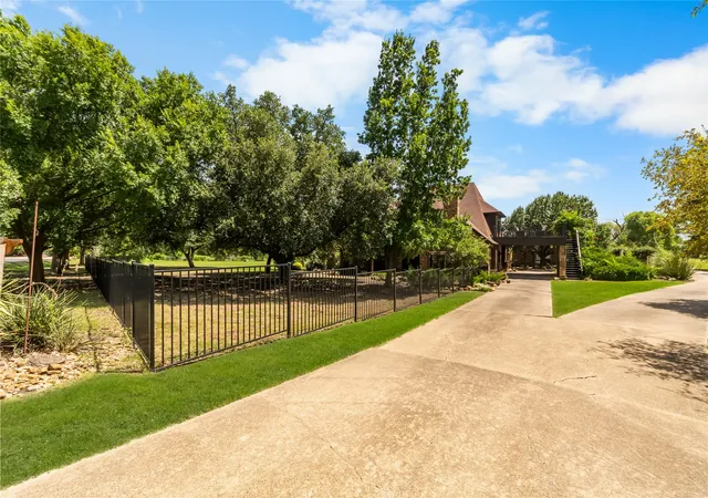 Photo 2 of Mansion for sale at 1990 Jordan Ln, Rockwall, TX 75032 | MLS# 21322935 | Listing updated on 2026-09-12