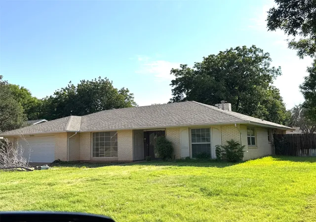 Photo 1 of Sale Pending at 2117 Woodridge Dr, Abilene, TX 79605 | MLS# 21323489 | Listing updated on 2026-10-04