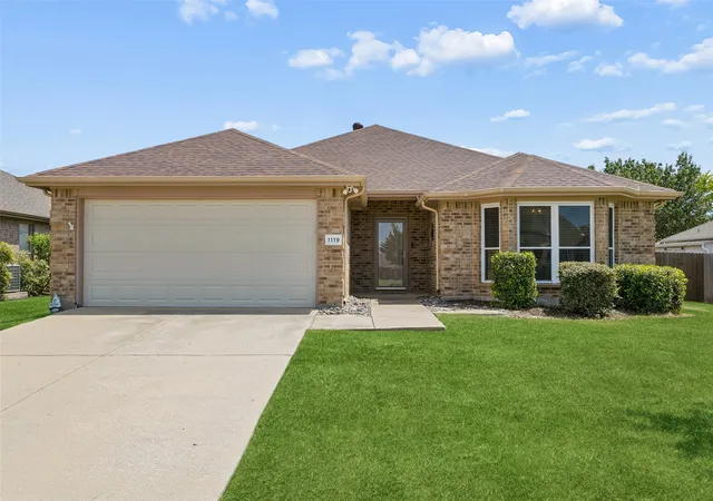 Photo 3 of Single family home for sale at 1119 Wolverine Ln, Greenville, TX 75402 | MLS# 21321447 | Listing updated on 2026-10-02