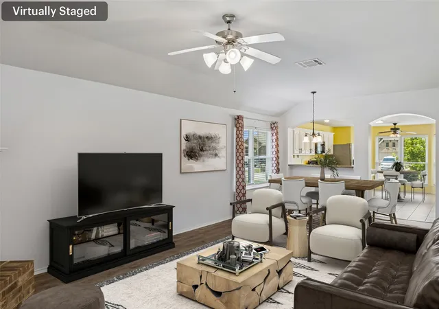 Photo 4 of Single family home for sale at 1119 Wolverine Ln, Greenville, TX 75402 | MLS# 21321447 | Listing updated on 2026-10-02