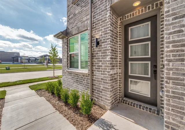Photo 2 of Townhouse for sale at 4553 Lamplights Dr, Prosper, TX 75078 | MLS# 21322566 | Listing updated on 2026-10-06