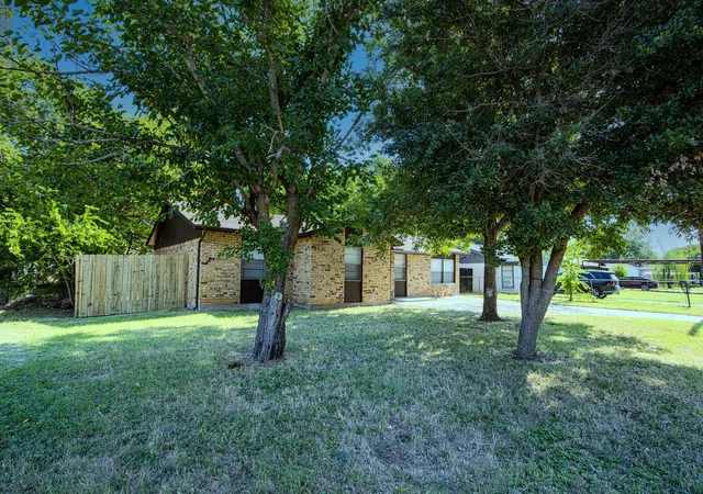 Photo 3 of Single family home for sale at 1205 Se 14th St, Mineral Wells, TX 76067 | MLS# 21323593 | Listing updated on 2026-09-22