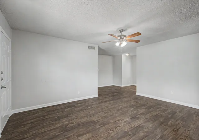Photo 3 of Single family home for sale at 1205 Se 14Th St, Mineral Wells, TX 76067 | MLS# 21323593 | Listing updated on 2026-09-22