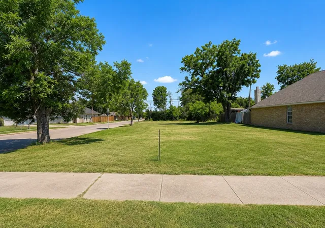 Photo 1 of Land for sale at 1101 Bessie St, Fort Worth, TX 76104 | MLS# 21323066 | Listing updated on 2026-09-14