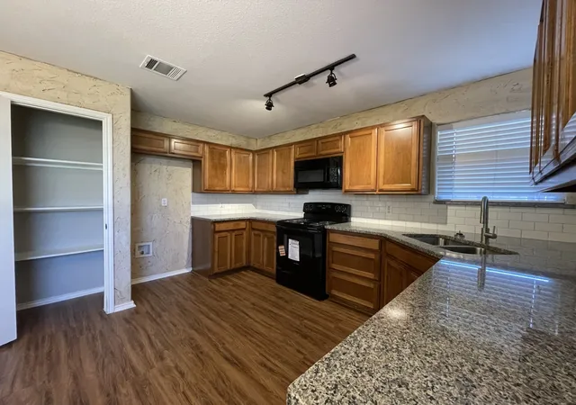 Photo 3 of Sale Pending at 2504 Buffalo Run, Burleson, TX 76028 | MLS# 21322942 | Listing updated on 2026-09-08