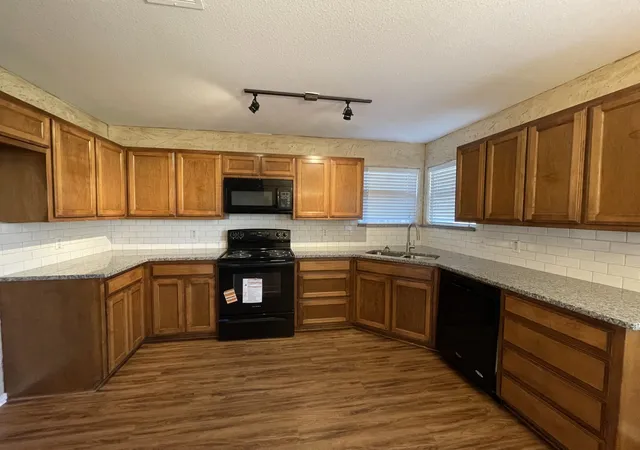 Photo 4 of Sale Pending at 2504 Buffalo Run, Burleson, TX 76028 | MLS# 21322942 | Listing updated on 2026-09-08