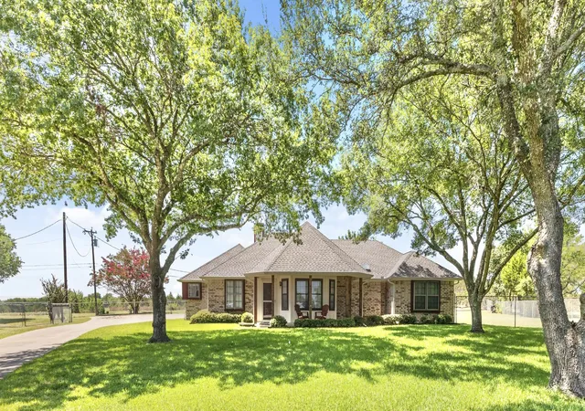 Photo 1 of Sale Pending at 740 Squire Pl, Red Oak, TX 75154 | MLS# 21323825 | Listing updated on 2026-09-20