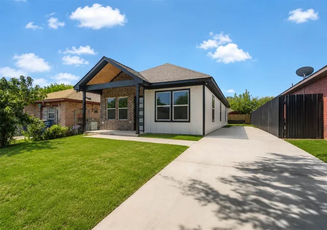 Photo 1 of Single family home for sale at 9704 Valley Mills Ln, Dallas, TX 75227 | MLS# 21317886 | Listing updated on 2026-09-14