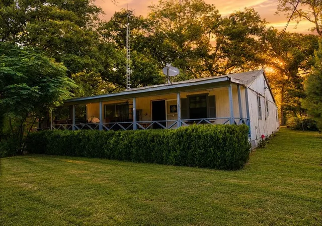 Photo 1 of Single family home for sale at 124 W Cedar Ln, Murchison, TX 75778 | MLS# 21323995 | Listing updated on 2026-09-12