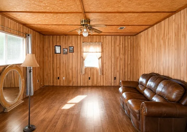 Photo 2 of Single family home for sale at 124 W Cedar Ln, Murchison, TX 75778 | MLS# 21323995 | Listing updated on 2026-09-12