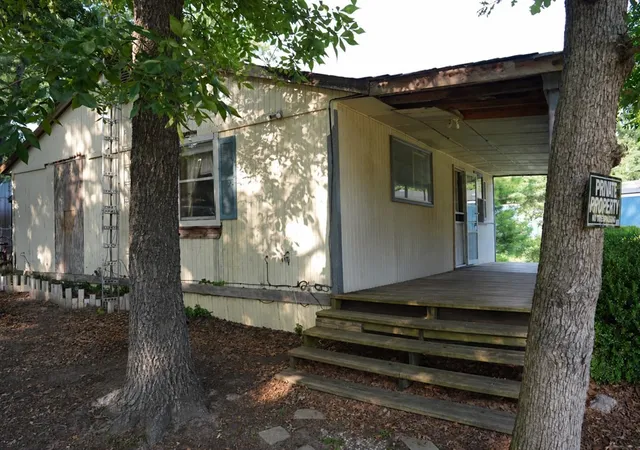 Photo 3 of Single family home for sale at 124 W Cedar Ln, Murchison, TX 75778 | MLS# 21323995 | Listing updated on 2026-09-12