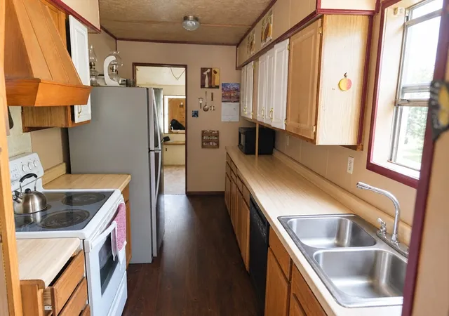 Photo 3 of Single family home for sale at 124 W Cedar Ln, Murchison, TX 75778 | MLS# 21323995 | Listing updated on 2026-09-12