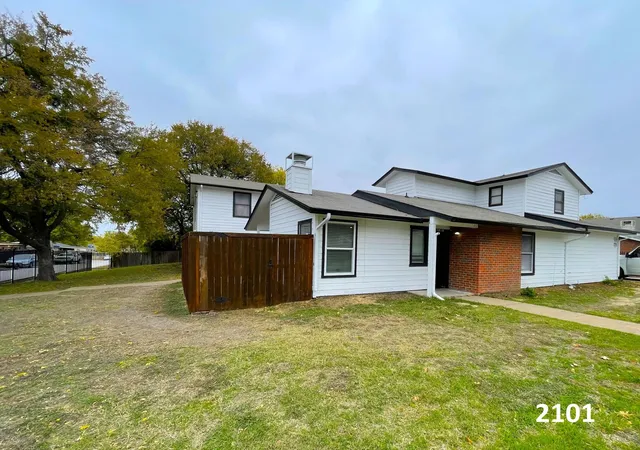 Photo 1 of Multi family home for sale at 2101, 2103, 2105, 2107 Knoll Crest Dr #2101, 2103, 2105, 2107, Arlington, TX 76014 | MLS# 21314999 | Listing updated on 2026-09-14