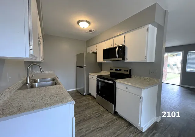 Photo 3 of Multi family home for sale at 2101, 2103, 2105, 2107 Knoll Crest Dr #2101, 2103, 2105, 2107, Arlington, TX 76014 | MLS# 21314999 | Listing updated on 2026-09-14