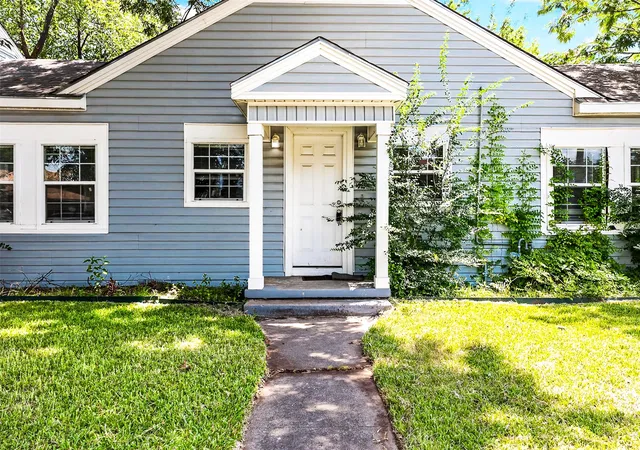 Photo 2 of Single family home for sale at 3901 Moulton St, Greenville, TX 75401 | MLS# 21324189 | Listing updated on 2026-09-12