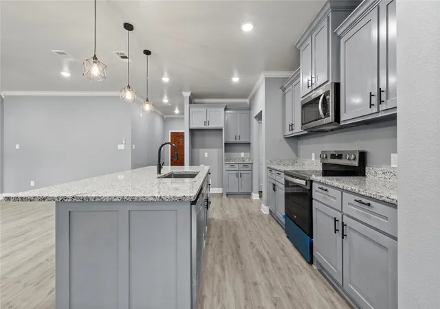 Photo 4 of Single family home for sale at 3701 Manor Dr, Waco, TX 76706 | MLS# 21324069 | Listing updated on 2026-09-29