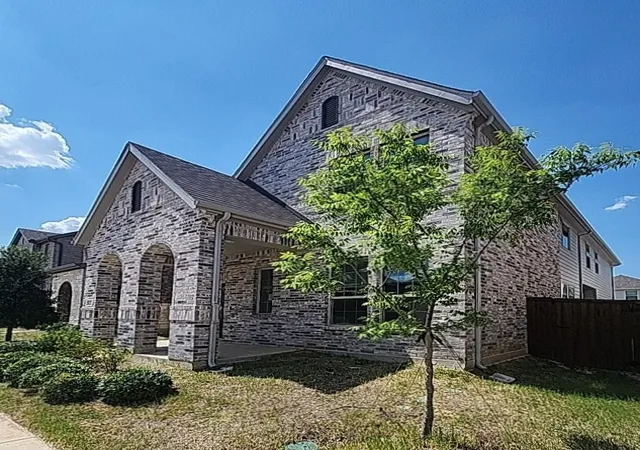 Photo 3 of Single family home for sale at 2713 Acadia Dr, Denton, TX 76210 | MLS# 21324279 | Listing updated on 2026-08-31