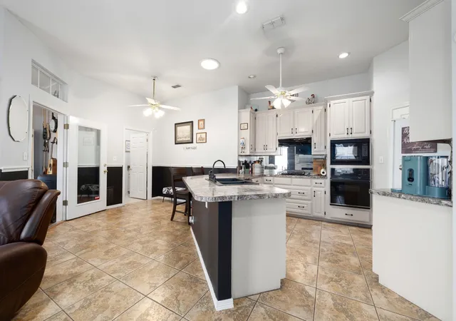 Photo 3 of Single family home for sale at 215 Sioux Dr, Waxahachie, TX 75165 | MLS# 21318246 | Listing updated on 2026-09-12