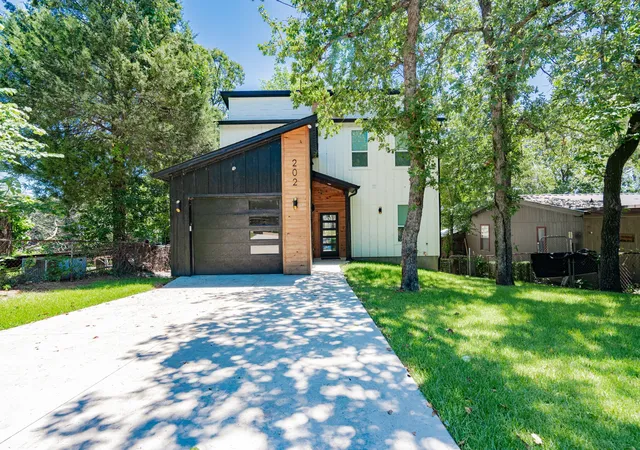 Photo 39 of Single family home for sale at 202 Sunray St, Mabank, TX 75156 | MLS# 21321987 | Listing updated on 2026-10-07