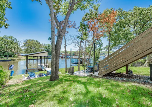 Photo 4 of Single family home for sale at 202 Sunray St, Mabank, TX 75156 | MLS# 21321987 | Listing updated on 2026-10-07