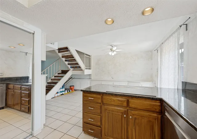 Photo 3 of Townhouse for sale at 380 Westview Ter, Arlington, TX 76013 | MLS# 21323622 | Listing updated on 2026-07-29