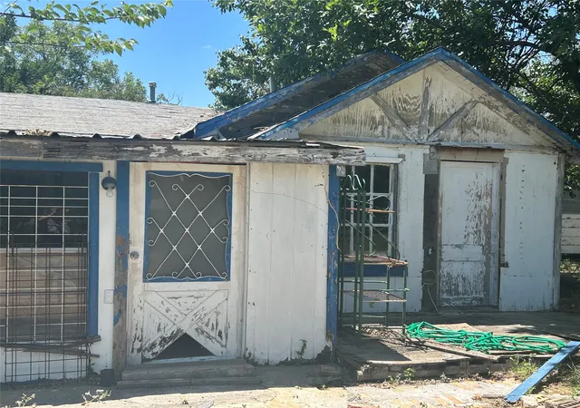 Photo 1 of Single family home for sale at 209, 203 W Church St, Olney, TX 76374 | MLS# 21324369 | Listing updated on 2026-07-29