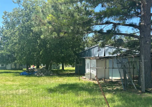 Photo 3 of Single family home for sale at 209, 203 W Church St, Olney, TX 76374 | MLS# 21324369 | Listing updated on 2026-07-29