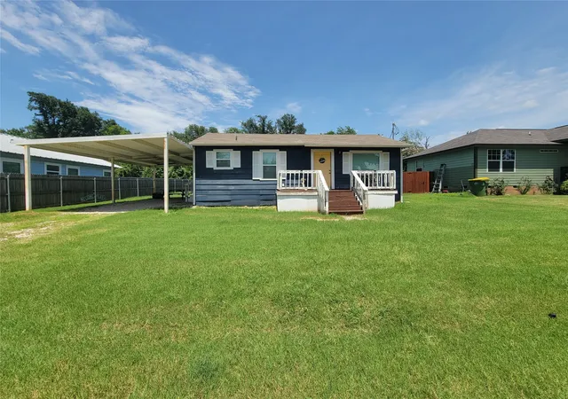 Photo 2 of Single family home for sale at 6601 Six J Ct, Granbury, TX 76049 | MLS# 21319134 | Listing updated on 2026-09-12