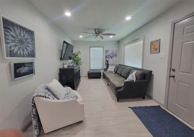 Photo 4 of Single family home for sale at 6601 Six J Ct, Granbury, TX 76049 | MLS# 21319134 | Listing updated on 2026-09-30