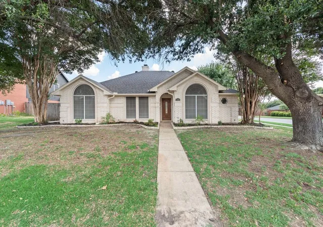 Photo 1 of Sale Pending at 7400 Chapman Dr, North Richland Hills, TX 76182 | MLS# 21324301 | Listing updated on 2026-07-31