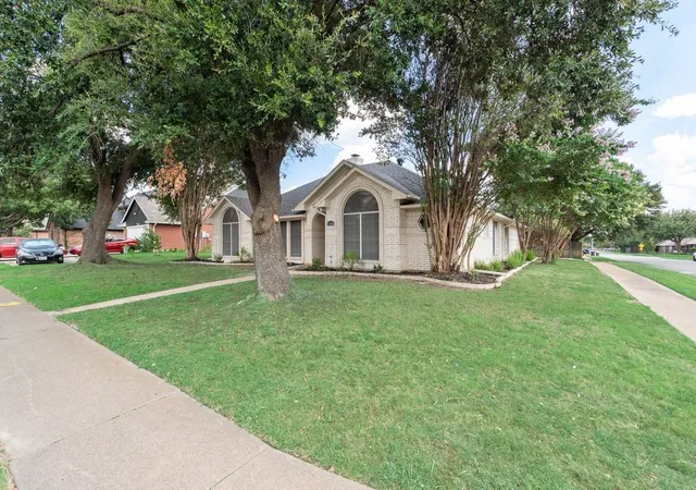 Photo 2 of Sale Pending at 7400 Chapman Dr, North Richland Hills, TX 76182 | MLS# 21324301 | Listing updated on 2026-07-31