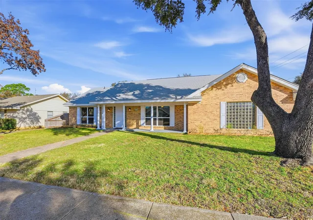Photo 3 of Single family home for sale at 3301 Peachtree Ln, Pantego, TX 76013 | MLS# 21323511 | Listing updated on 2026-09-11