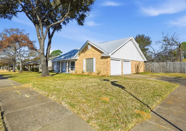 Photo 4 of Single family home for sale at 3301 Peachtree Ln, Pantego, TX 76013 | MLS# 21323511 | Listing updated on 2026-09-11