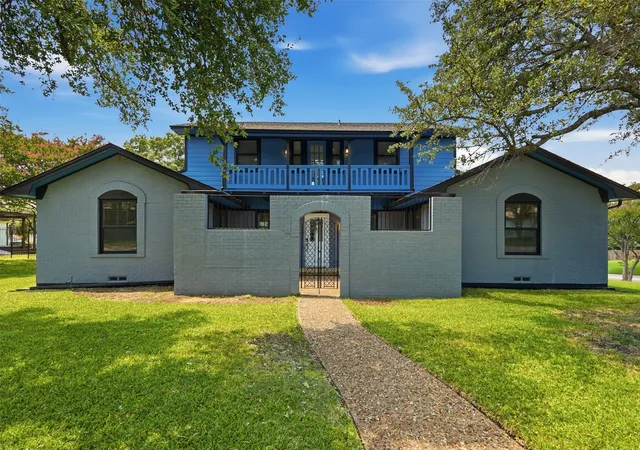 Photo 2 of Single family home for sale at 1613 Iroquois Dr, Garland, TX 75043 | MLS# 21320819 | Listing updated on 2026-09-29