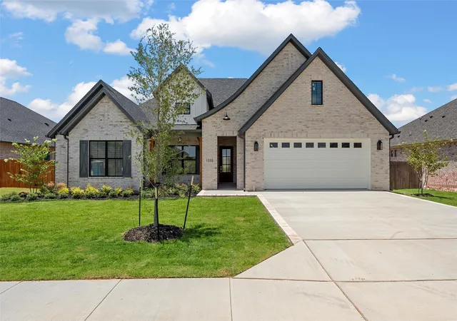 Photo 2 of Single family home for sale at 1333 Tahonta Dr, Hewitt, TX 76643 | MLS# 21320189 | Listing updated on 2026-10-06