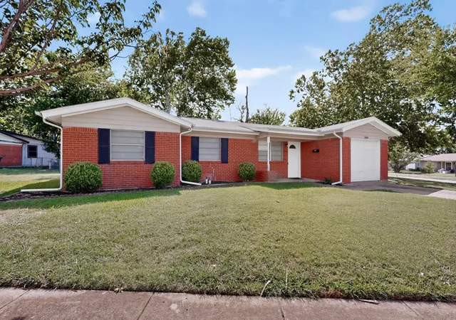 Photo 2 of Sale Pending at 5500 Oak Grove Rd, Fort Worth, TX 76134 | MLS# 21315415 | Listing updated on 2026-09-28