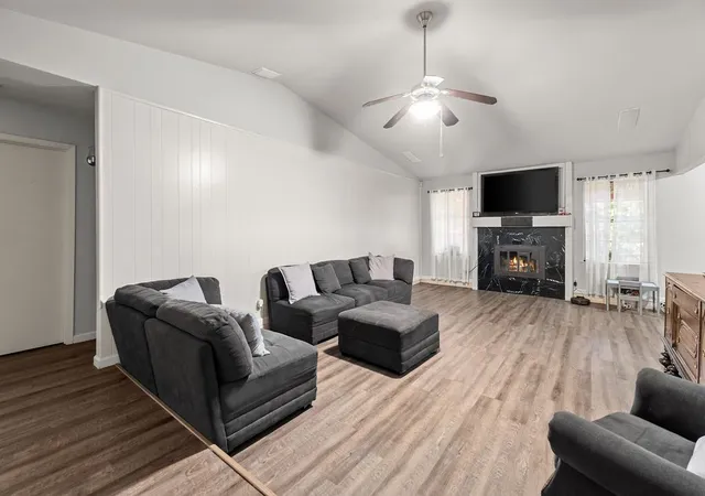 Photo 3 of Sale Pending at 202 Fleetwood Ct, Arlington, TX 76014 | MLS# 21324403 | Listing updated on 2026-09-14