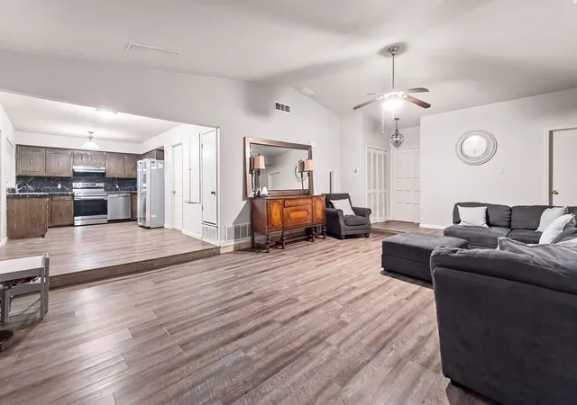 Photo 4 of Sale Pending at 202 Fleetwood Ct, Arlington, TX 76014 | MLS# 21324403 | Listing updated on 2026-09-14