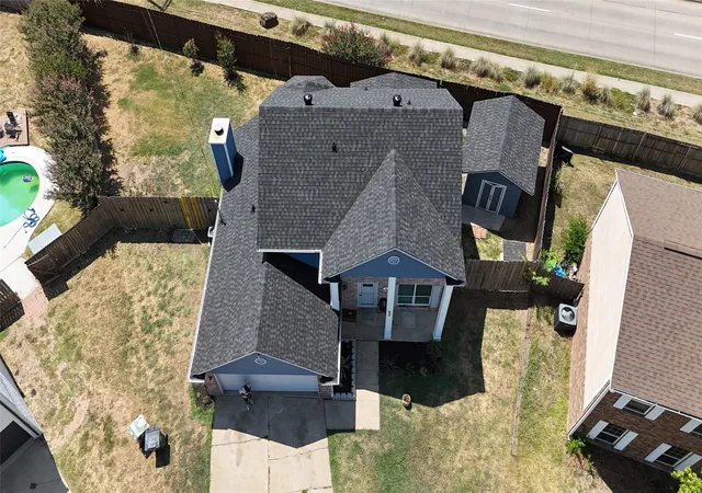 Photo 2 of Single family home for sale at 622 Mission Hills Dr, Arlington, TX 76018 | MLS# 21324616 | Listing updated on 2026-09-10