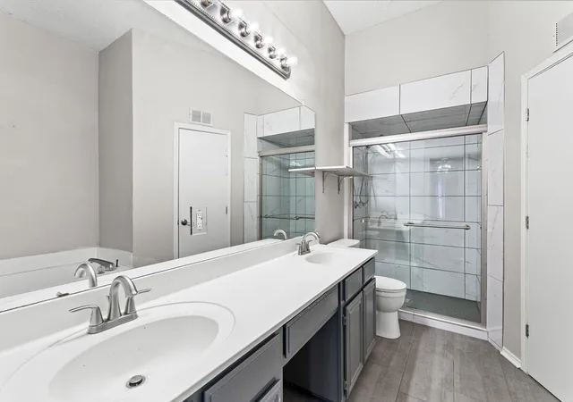 Photo 3 of Single family home for sale at 622 Mission Hills Dr, Arlington, TX 76018 | MLS# 21324616 | Listing updated on 2026-09-10