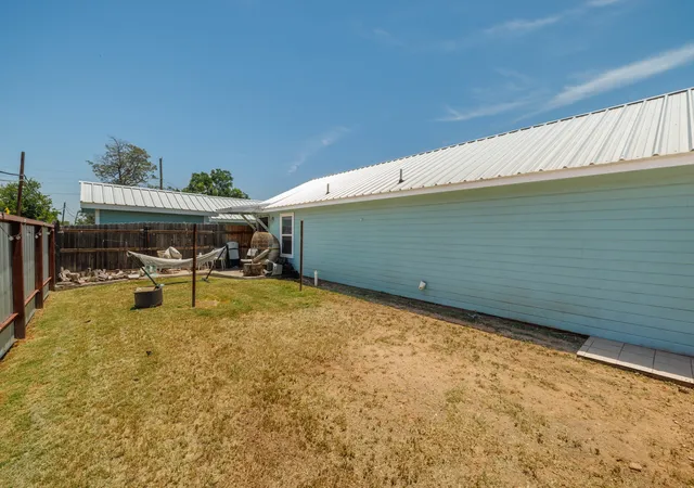 Photo 3 of Multi family home for sale at 1107 Vine St, Abilene, TX 79602 | MLS# 21305189 | Listing updated on 2026-09-13